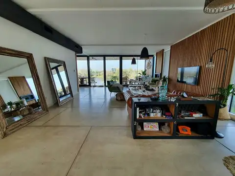 Casa 6 ambientes con 4 baños