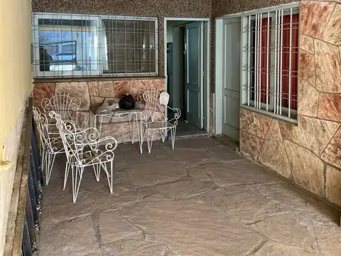 VENTA CASA 3 DORM CON PATIO B° GENERAL BUSTOS
