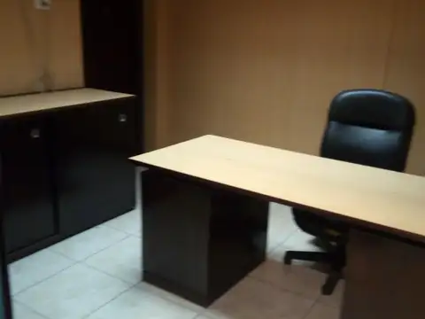 Oficina 6 ambientes con 2 baños