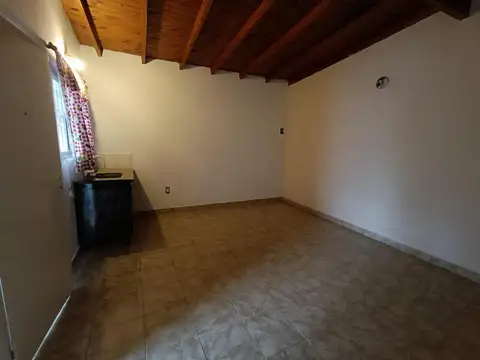 Casa en Alquiler con 1 cochera