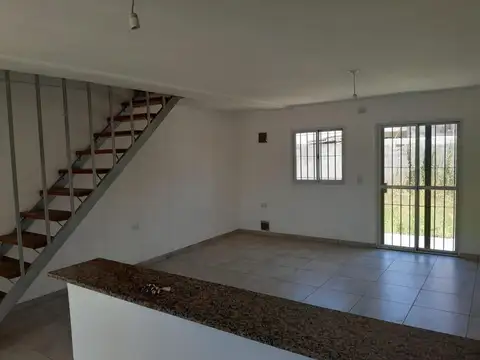 Casa 3 ambientes con 2 baños