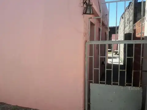 Casa en Alquiler en Barrio Alvear, $ 450.000