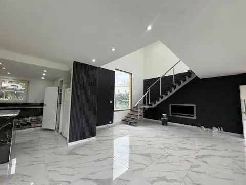 Casa en Venta con 2 cocheras