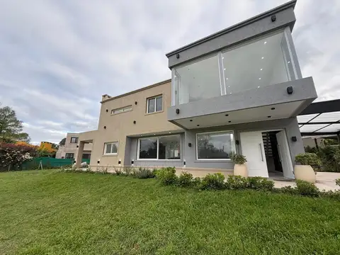 Casa en Venta en Los Paraísos, USD 280.000
