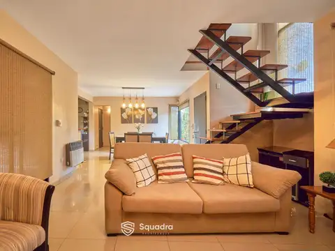 Casa en Venta con 3 cocheras