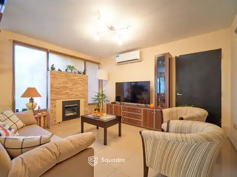 Casa 4 ambientes con 2 baños