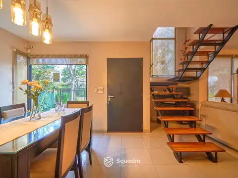 Casa en Venta con 3 cocheras