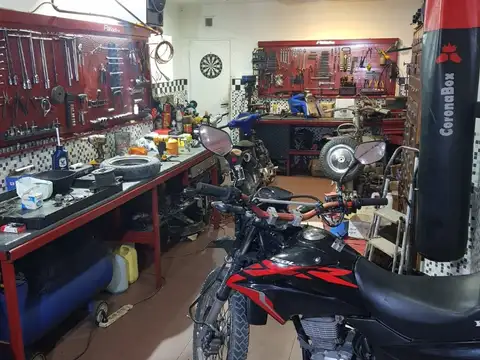 VIVIENDA CON LOCAL FRENTE A PLAZA DE MAR DEL TUYÚ U$S 150.000.-