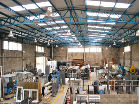 Galpon en Venta 68,75  mts Frente