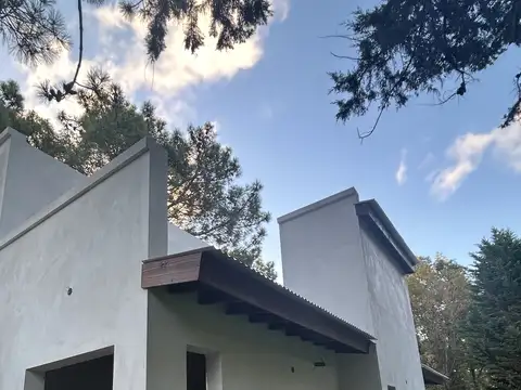 Casa de categoría en venta de 3 ambientes . DUEÑO DIRECTO .En obra . Costa Del Este