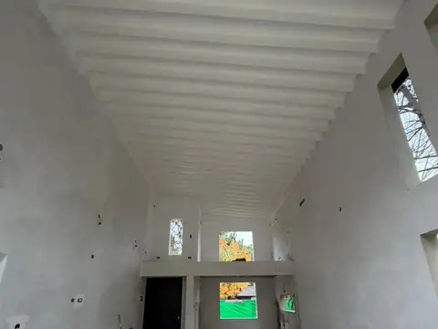 Casa de categoría en venta de 3 ambientes . DUEÑO DIRECTO .En obra . Costa Del Este