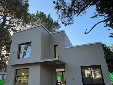 Casa de categoría en venta de 3 ambientes . DUEÑO DIRECTO . Costa Del Este