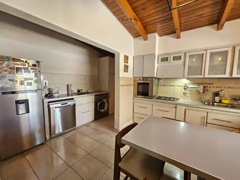 Casa 6 ambientes con 3 baños