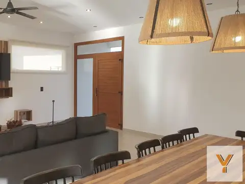 Casa 8 ambientes con 5 baños