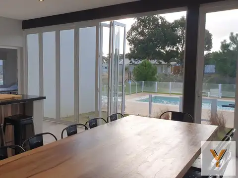 Casa en venta - 5 Dormitorios 5 Baños - Pinamar