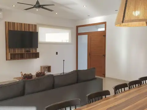 Casa 8 ambientes con 5 baños