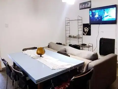 VENTA DE CASA 4 AMB LOTE CON AMPLITUD * A MTS DE LAS LOMITAS