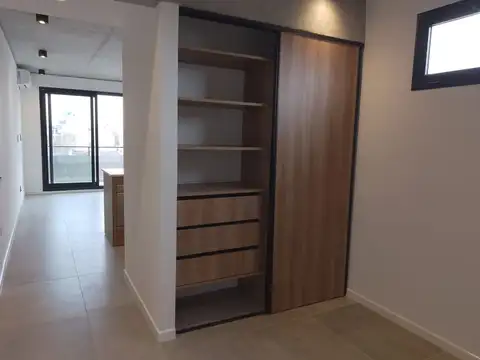ALQUILER MONOAMBIENTE CON BALCÓN, PARQUE CHAS