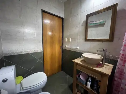 VENTA CASA 4 AMB C/PATIO Y GGE. - LUIS GUILLON