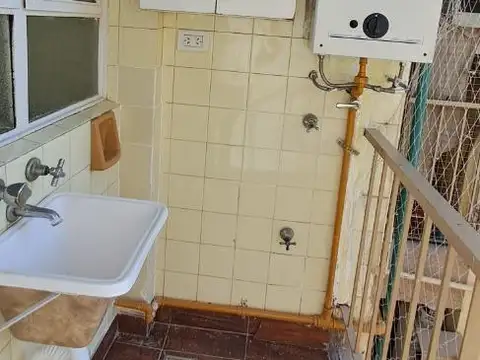 departamento de 3 ambientes lateral con balcon