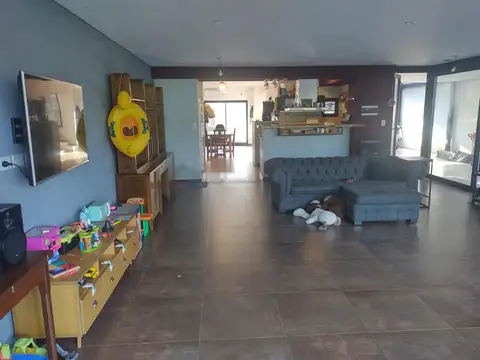 Casa 4 ambientes con 3 baños