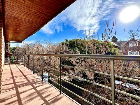 Casa 5 ambientes con 4 baños