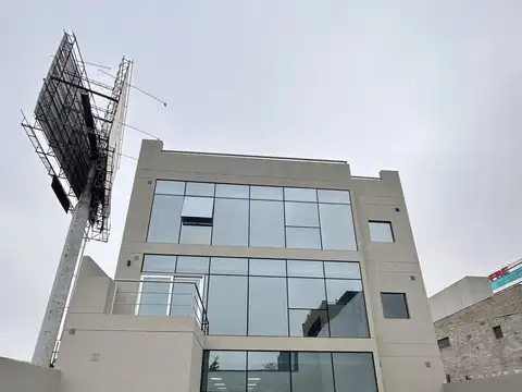 Excelente edificio a estrenar - 1200 m2 - 15 cocheras - Local comercial   Oficinas.