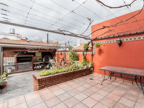 Excelente chalet 5 amb. en Barrio Güemes, Haedo