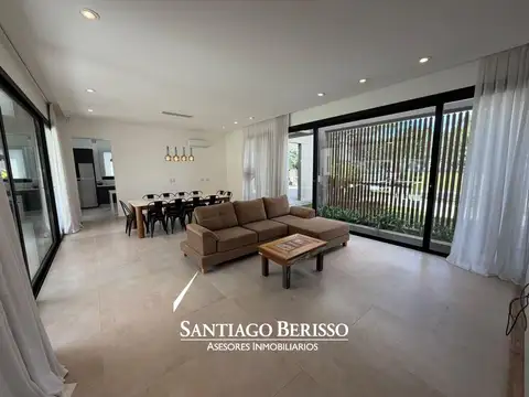 Casa en Venta con 4 cocheras