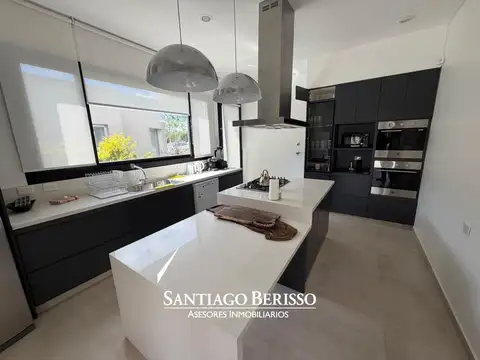 Casa en Venta en Campana, USD 320.000