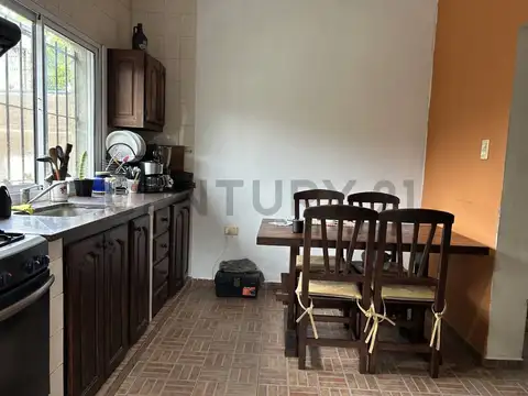 CASA EN VENTA 4 DORMITORIOS 46 Y 135