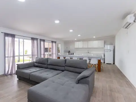 Casa en Venta con 4 cocheras