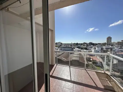 Departamento en Venta de 2 dormitorios en suite. Balcón terraza. Centro Zárate