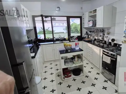 Casa 5 ambientes con 3 baños