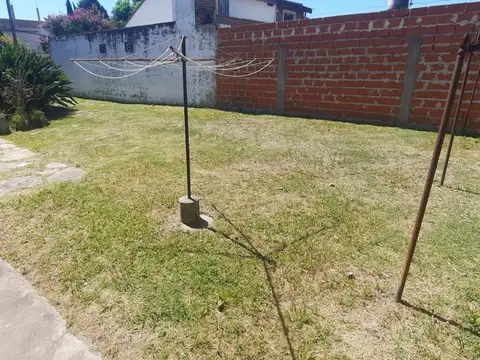 Casa 3 ambientes con 1 baño