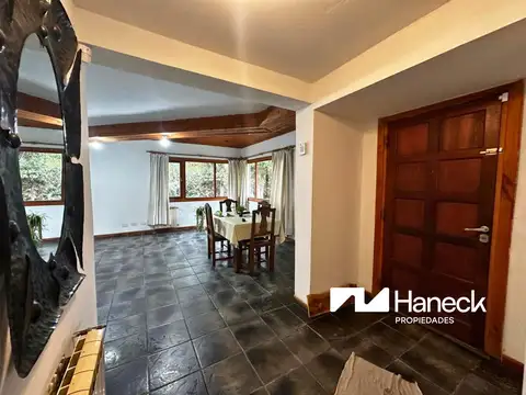 Casa 6 ambientes con 2 baños