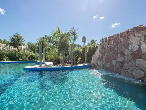Venta Casa tipo Loft en Escobar con gran parque y pileta, Barrio los pájaros, El Cazador