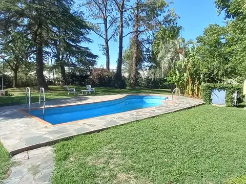 Casa en Venta con 5 cocheras