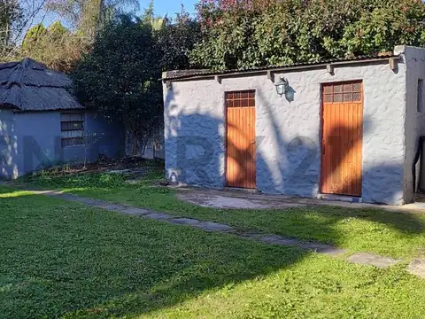 Casa en Venta con Parque y Pileta en Olmos