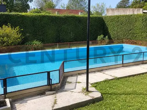 Casa en Venta con Parque y Pileta en Olmos