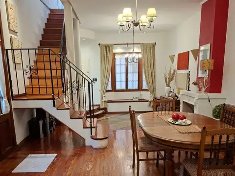 Casa 4 ambientes con 2 baños