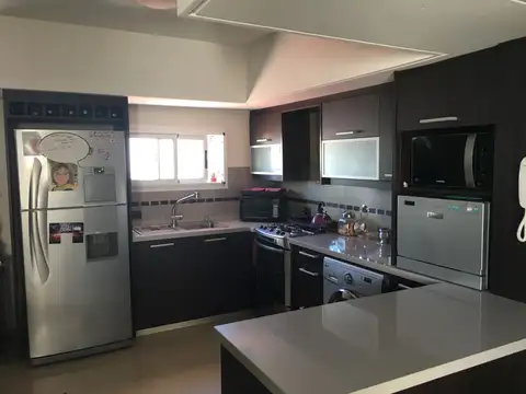 EN VENTA EN CASEROS EXCELENTE DEPARTAMENTO TIPO CASA EN PLANTA ALTA, 3 AMBIENTES - FICHA 7423