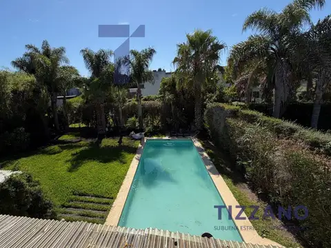 Casa en Venta con 2 cocheras