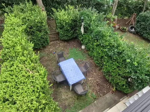 Casa en Alquiler con 2 cocheras