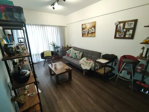 Impecable 4 Ambientes con balcon corrido y Cochera Fija