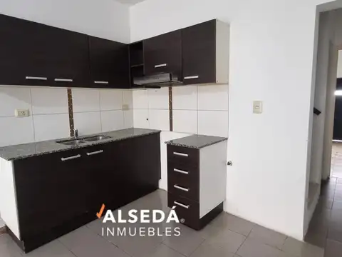 Casa en Alquiler con 1 cochera