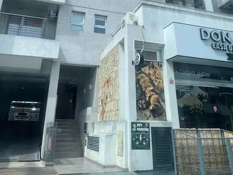 Gaucho Cruz e/ Triunvirato y Cochabamba