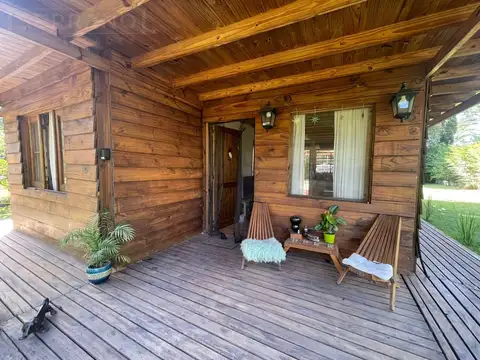 Venta Casa Moderna Cabaña de Madera 3 Ambientes con amplia galería. Barrio Parque Exaltación. Exaltación de la Cruz