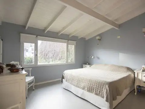 Casa 5 ambientes con 4 baños
