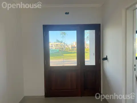 Casa 6 ambientes con 2 baños